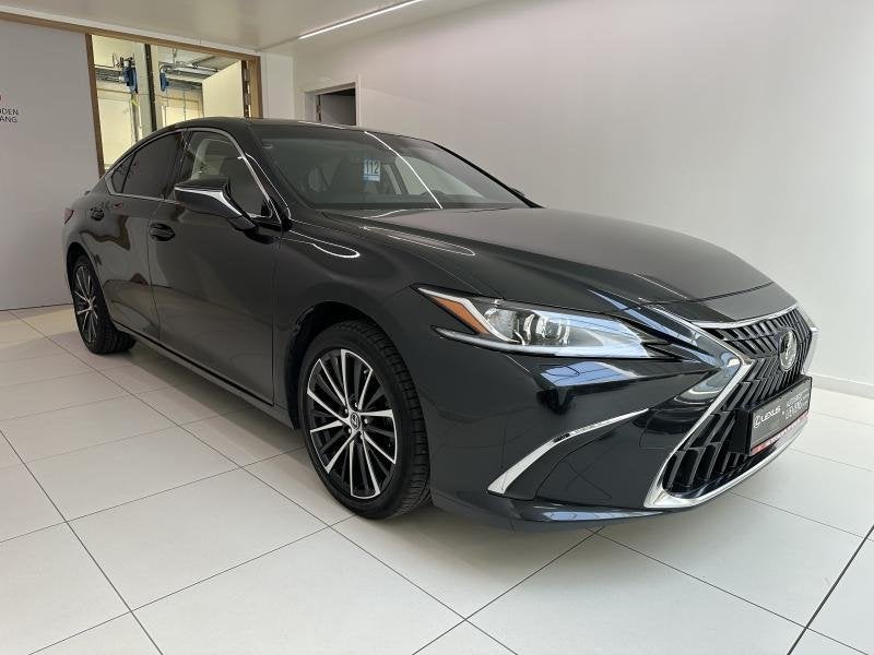 Lexus ES 300h 2.5 HYB EXPLORE, 4 deurs, 161 kW, 2487 cc, Zwart