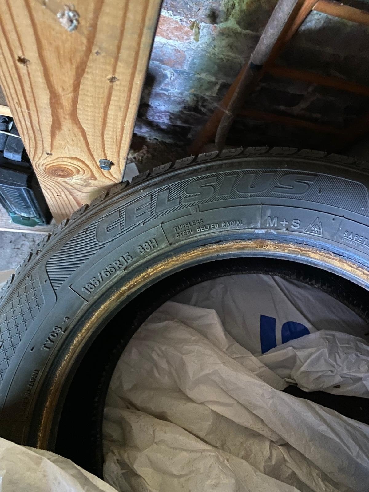 Pneus hiver de notre ancienne Clio, ont servi une saison, Enlèvement, Utilisé