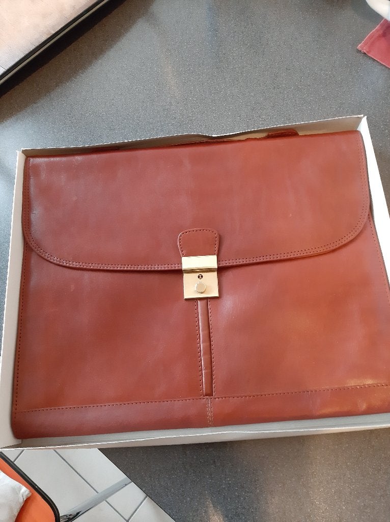 LUXUEUSE AKTETAS IN BRUIN LEDER, Informatique & Logiciels, Sacoches d'ordinateur portable, Neuf, Enlèvement ou Envoi, Brun, Autres marques