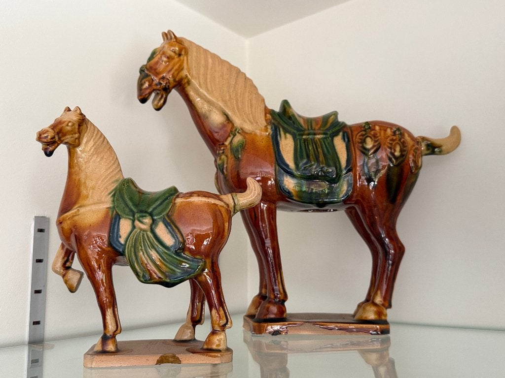Paar terracotta paarden., Ophalen