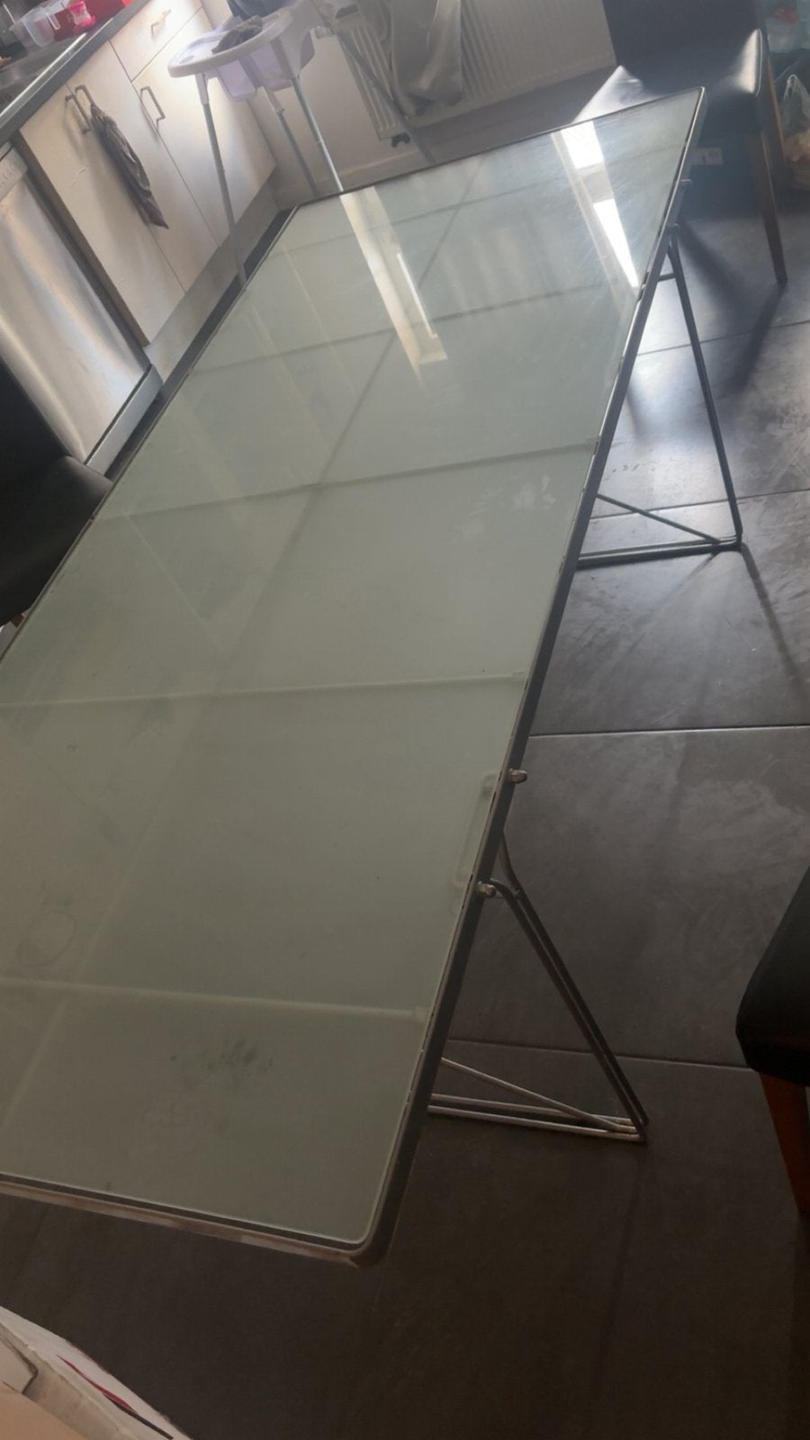 Table à manger en verre avec pieds en métal, Maison & Meubles, Enlèvement, Utilisé, Rectangulaire, Verre