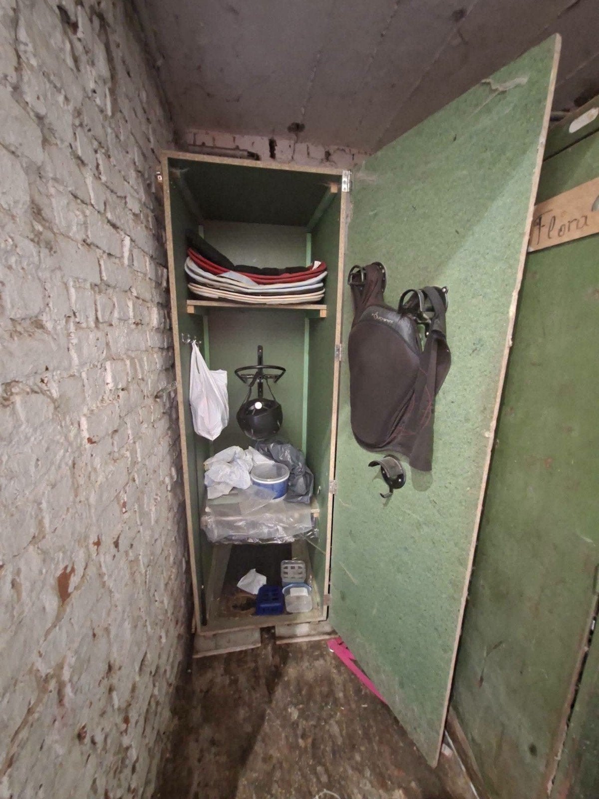 Armoire de sellerie d'équitation