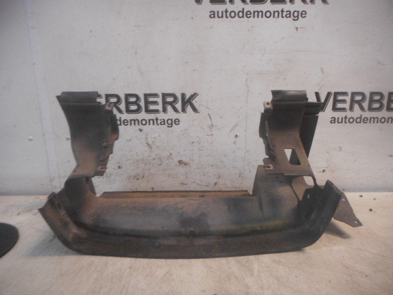 RADIATEUR EAU BMW 3 serie (E36 / 4) (2.2288401), Utilisé, BMW, Petuelring 130
80809  München, DE, Bayerische Motoren Werke AG