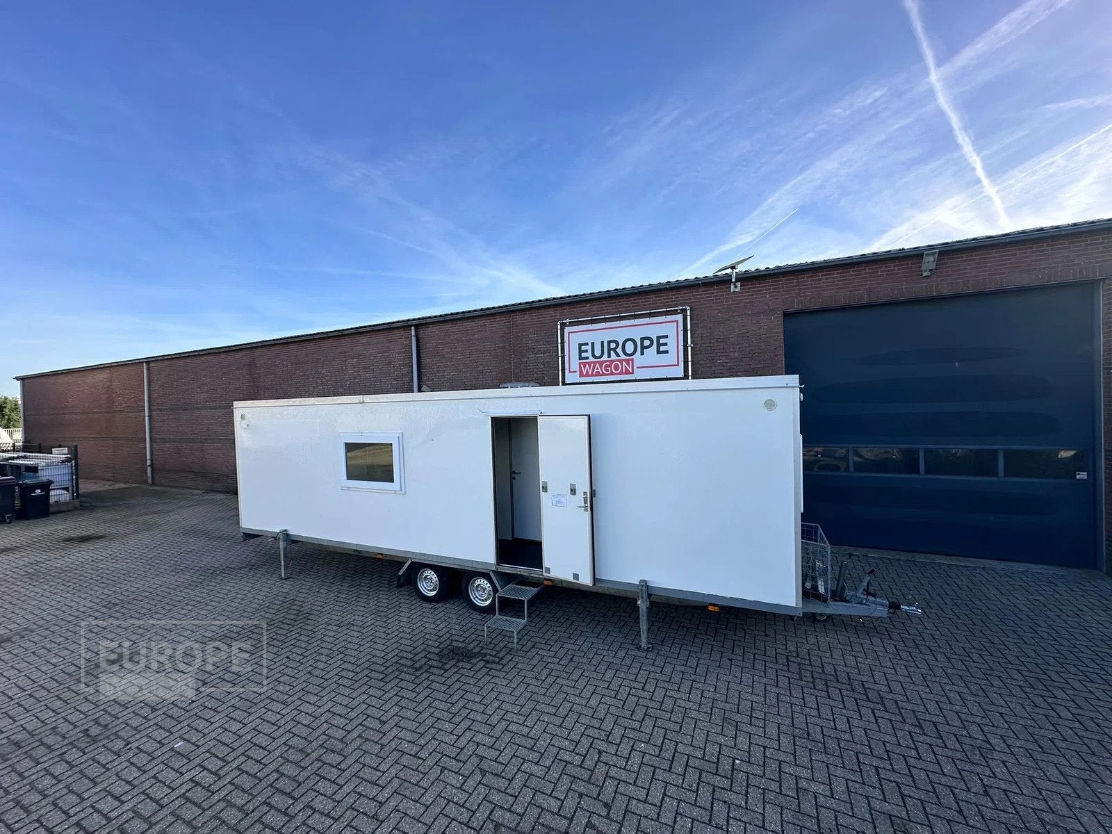 Eurowagon EW900 4K4P (bj 2013), EurowagonGebruikte woonunit direct uit voorraad leverbaar!  Deze gebruikte woonunit van 9 meter is ideaal als tijdelijke unit voor seizoensarbeiders, noodopvang en als tiijdelijke huisvesting. Met de 4 aparte slaapkamers geniet iedereen van zijn eigen stu