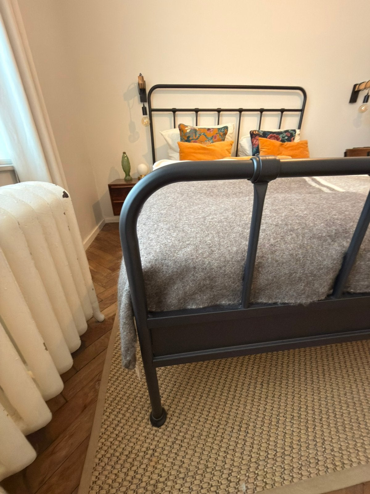 Lit IKEA avec matelas — comme neuf, Huis en Inrichting, Slaapkamer | Bedden, Zo goed als nieuw, Metaal, Zwart, Ophalen