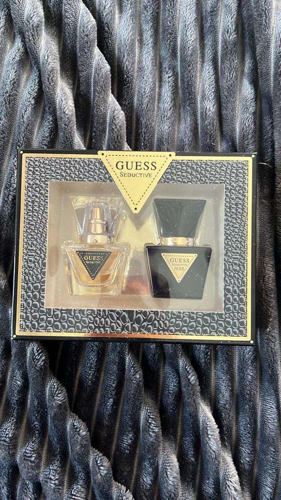 Guess parfum moet snel weg, Bijoux, Sacs & Beauté, Broches, Enlèvement ou Envoi, Comme neuf