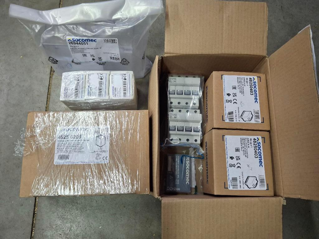 LOT Socomec met DIRIS A-30 en vele andere, Ophalen, Nieuw, Overige typen
