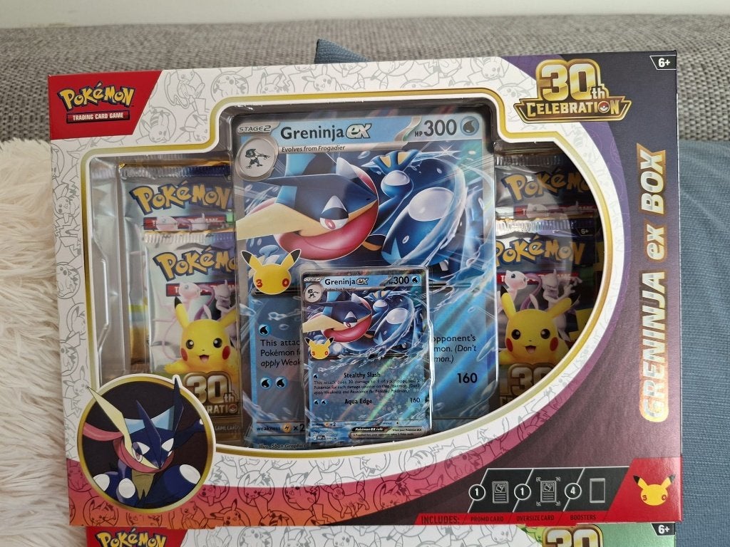 Pokemon 30th celebrations Greninja EX box, Ophalen of Verzenden, Nieuw, Boosterbox