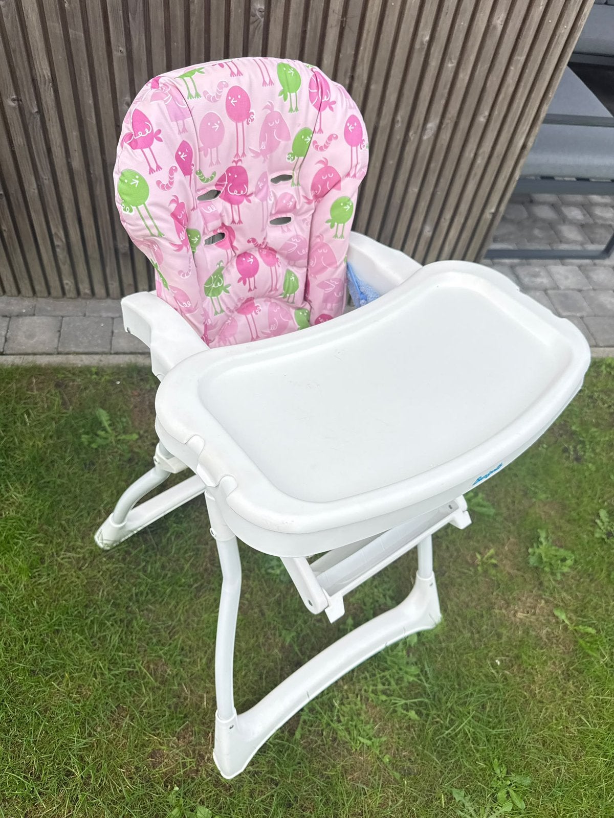 Chaise haute pour bébé/enfant Burigotto – 2 housses incluses, Enfants & Bébés, Enlèvement, Utilisé, Chaise de table, Coulissant