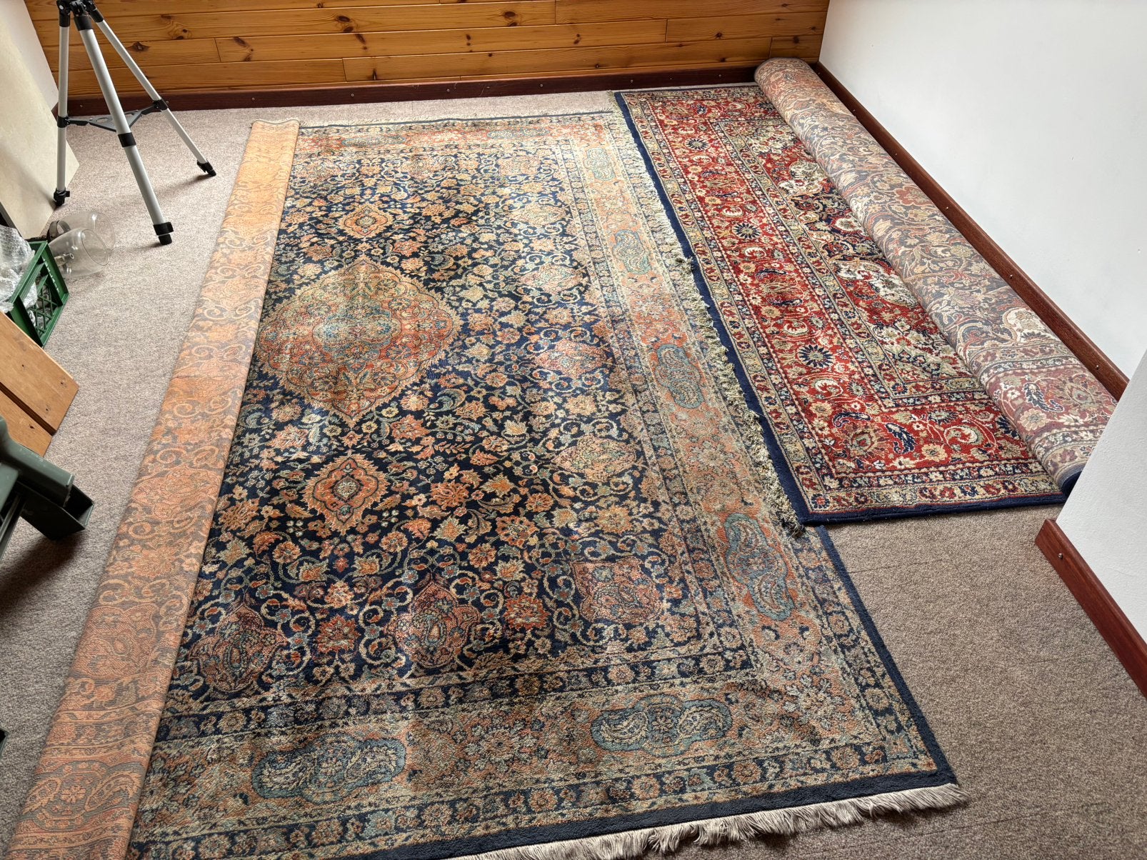 3 tapijten (blauwe tapijt op foto 1 is verkocht), Huis en Inrichting, Ophalen, Zo goed als nieuw
