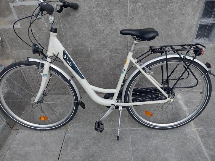 MOUNTAINBIKE B-TWIN 28" INCH ALS NIEUW ZEER GOEDE STAAT VOLL, Fietsen en Brommers, Ophalen