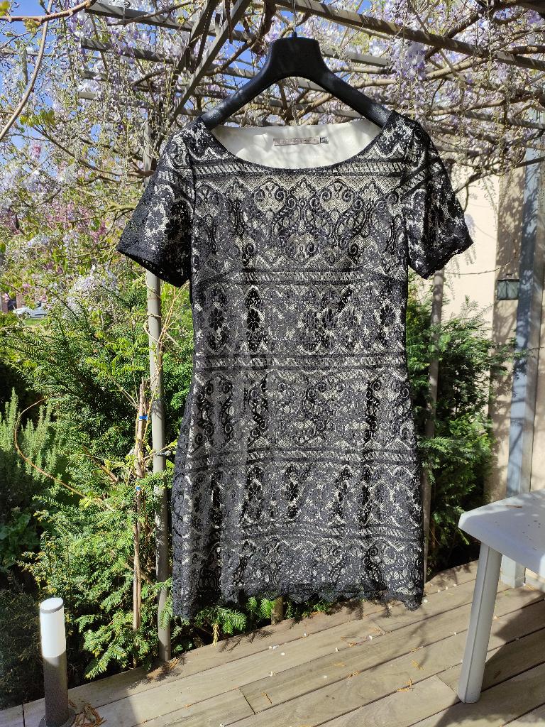 robe noire dentelle, Vêtements | Femmes, Robes, Enlèvement ou Envoi, Porté, Noir, Au-dessus du genou