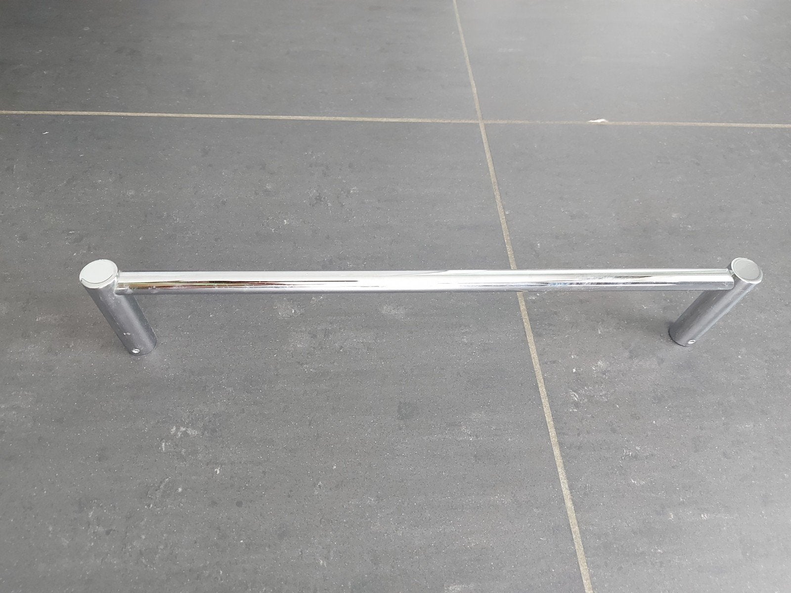 handdoekhouder in chroom 40 cm (als nieuw), Huis en Inrichting, Ophalen of Verzenden, Zo goed als nieuw, Handdoekenrek