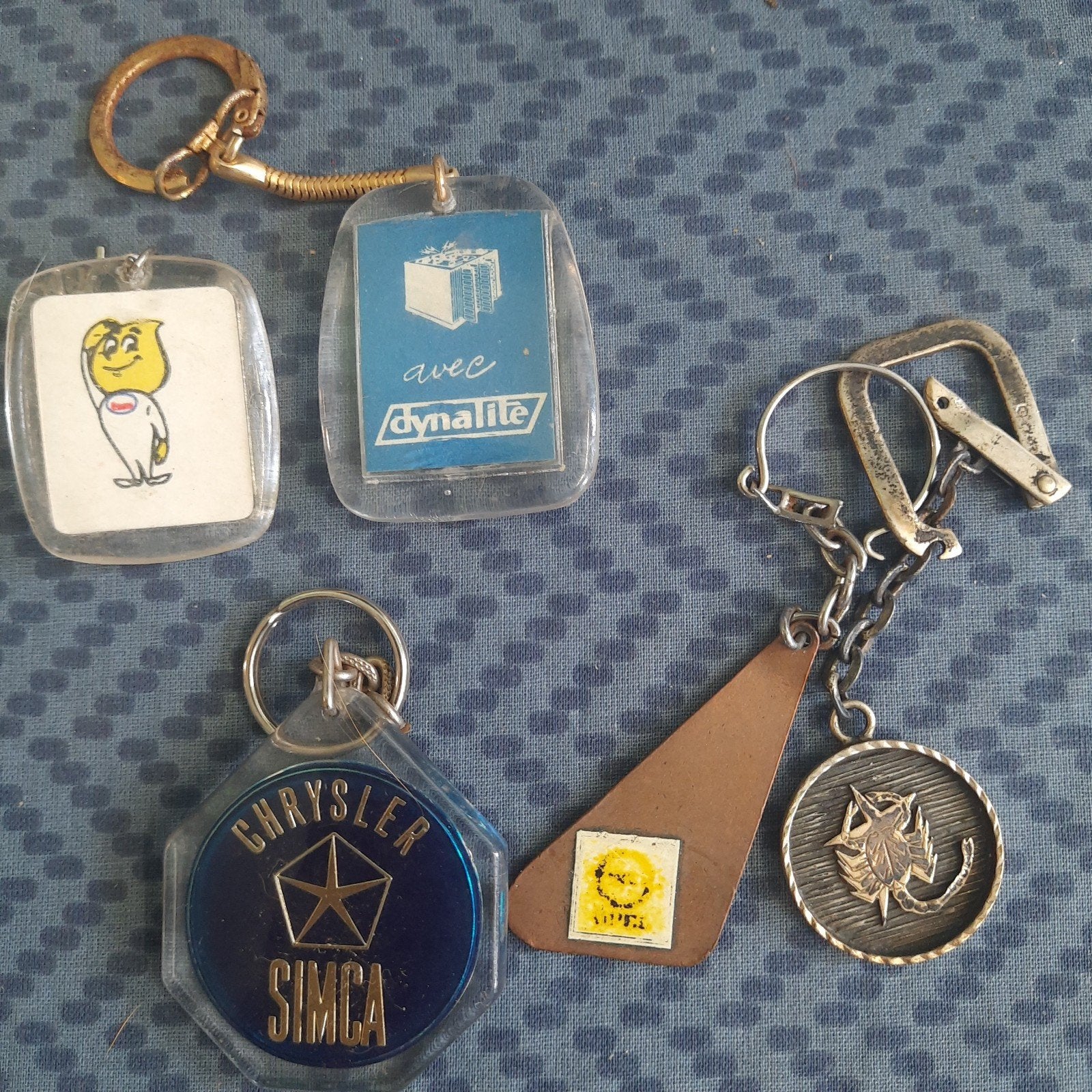 5 VINTAGE sleutelhangers: SIMCA/CHRYSLER, ESSO, OPEL,DYNALIT, Verzamelen, Ophalen, Zo goed als nieuw, Merk