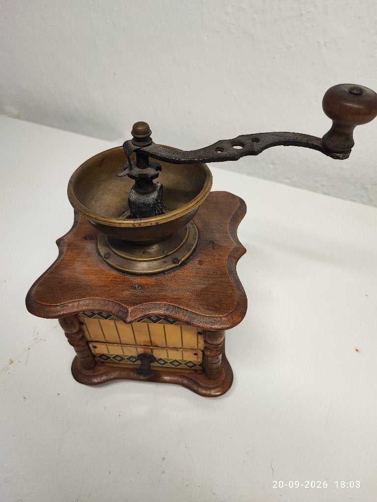 Antieke houten koffiemolen met messing trechter, Antiek en Kunst, Ophalen