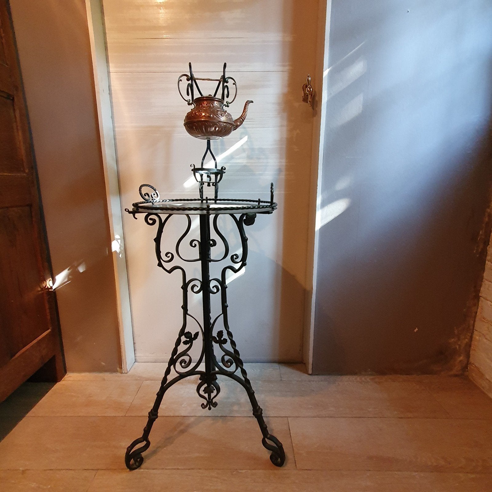 Meuble en fer sur pied avec plateau, Maison & Meubles, Enlèvement