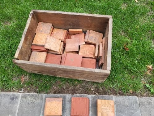 Lot de 100 carreaux en terre cuite/carreaux en relief, Enlèvement