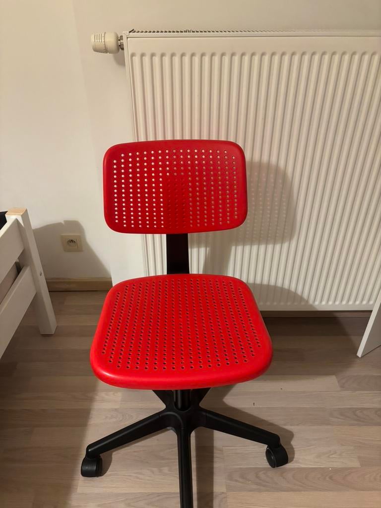 Bureaustoel in goede staat, Maison & Meubles, Chaises de bureau, Rouge, Chaise de bureau de gaming, Enlèvement, Utilisé