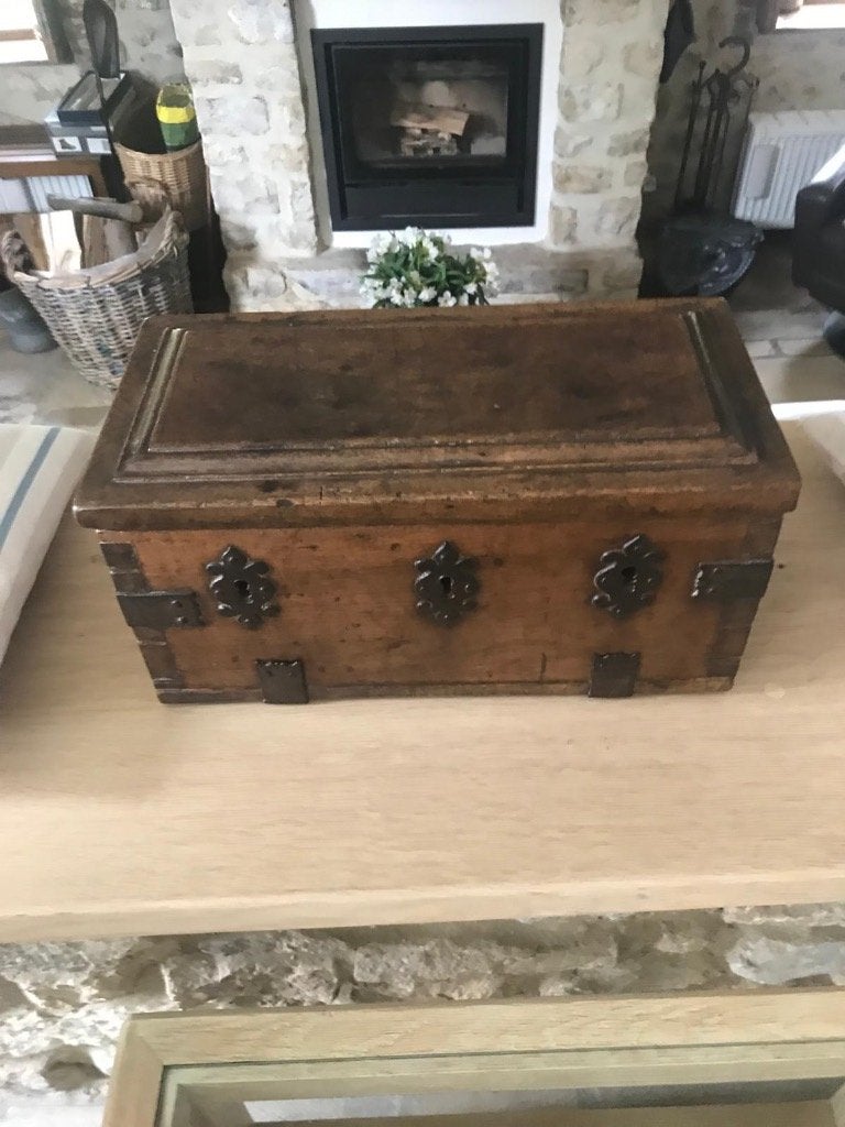 Ancien coffre XVII ème siècle, Antiquités & Art, Enlèvement