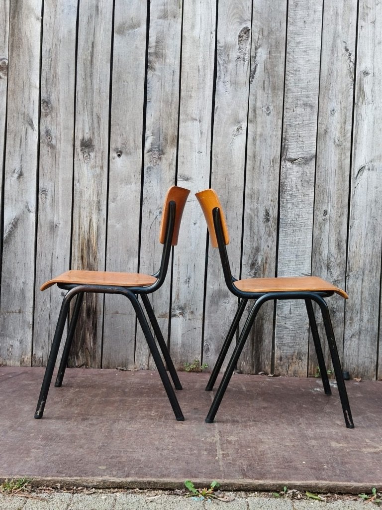 Elbe | Belgische industriële stoel |104 op voorraad, Huis en Inrichting, Stoelen, Gebruikt, Vijf, Zes of meer stoelen, Hout, Metaal
