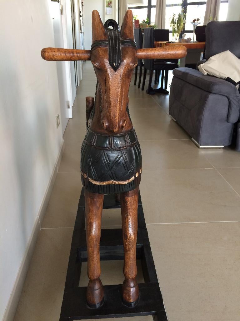 cheval antique en bois, Enlèvement