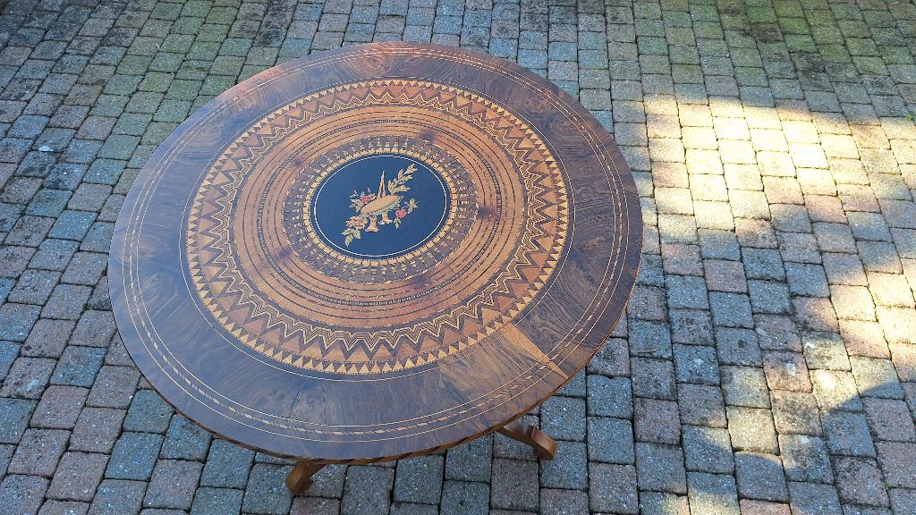 19e eeuwse Italiaanse marquetterietafel, Ophalen