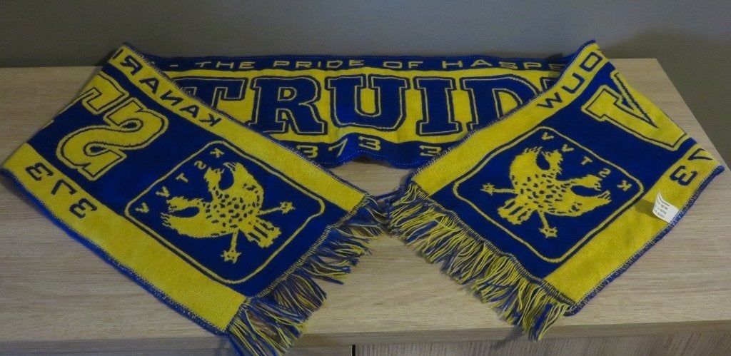 Sjaal STVV - Sint Truiden - Geel/blauw -- 373, Enlèvement ou Envoi, Comme neuf, Fanion ou Écharpe