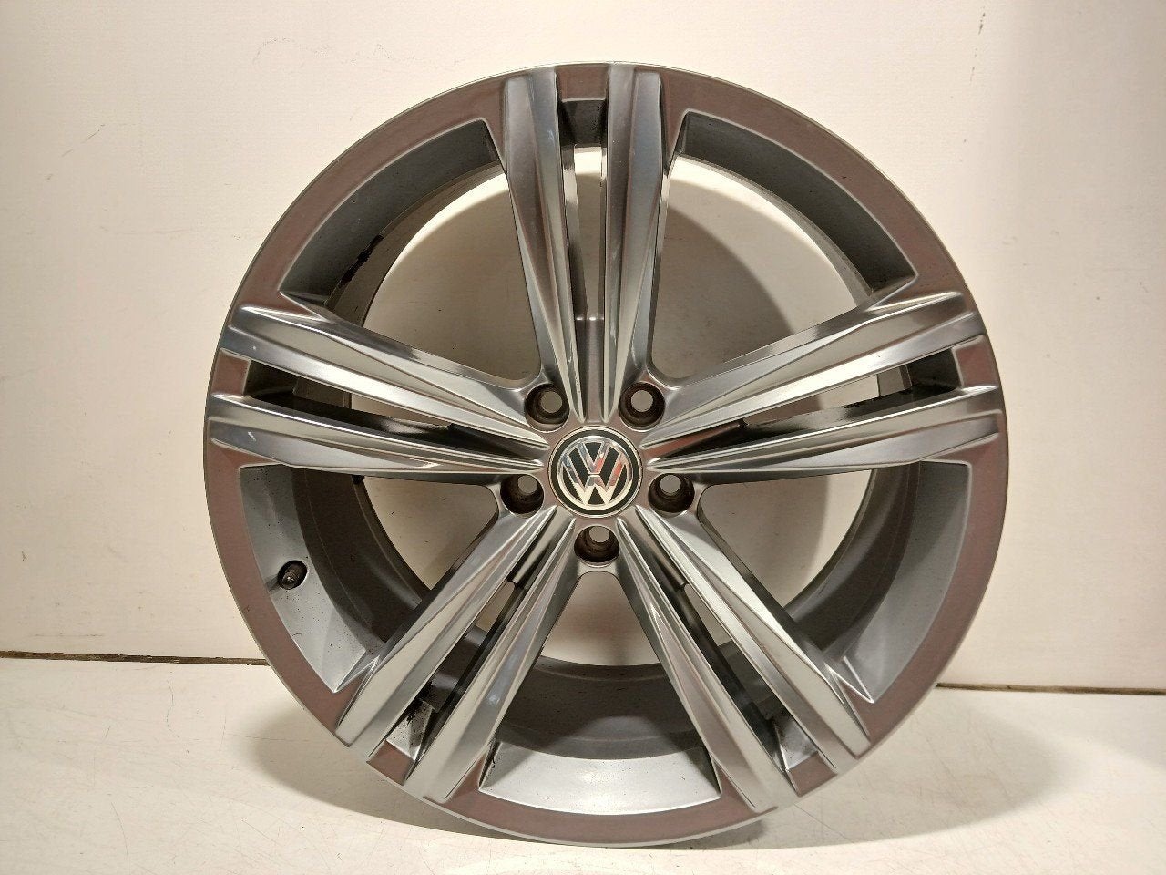 Velg Volkswagen Tiguan, Autos : Pièces & Accessoires, Onderdelen@venauto.nl, Van der Ven Autorecycling B.V., Ettenseweg 76, 4706 PB Roosendaal, The Netherlands
