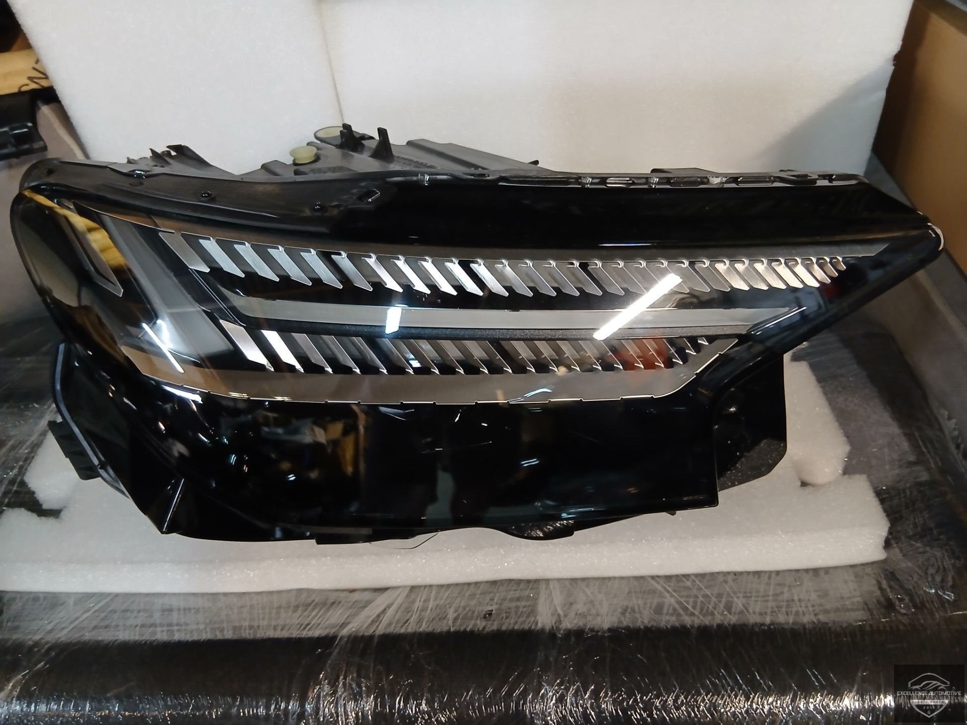 Audi Q4 89A 2021+ Vol LED Koplamp Rechts 89A841036, Gebruikt, AUDI AG, Auto-Union-Strasse 1
85045  Ingolstadt, DE, Audi