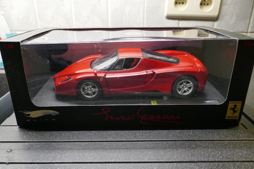 Hotwheels Elite 1/18 Ferrari Enzo Ferrari met OVP, Hobby & Loisirs créatifs, Voitures miniatures | 1:18, Enlèvement ou Envoi, Comme neuf