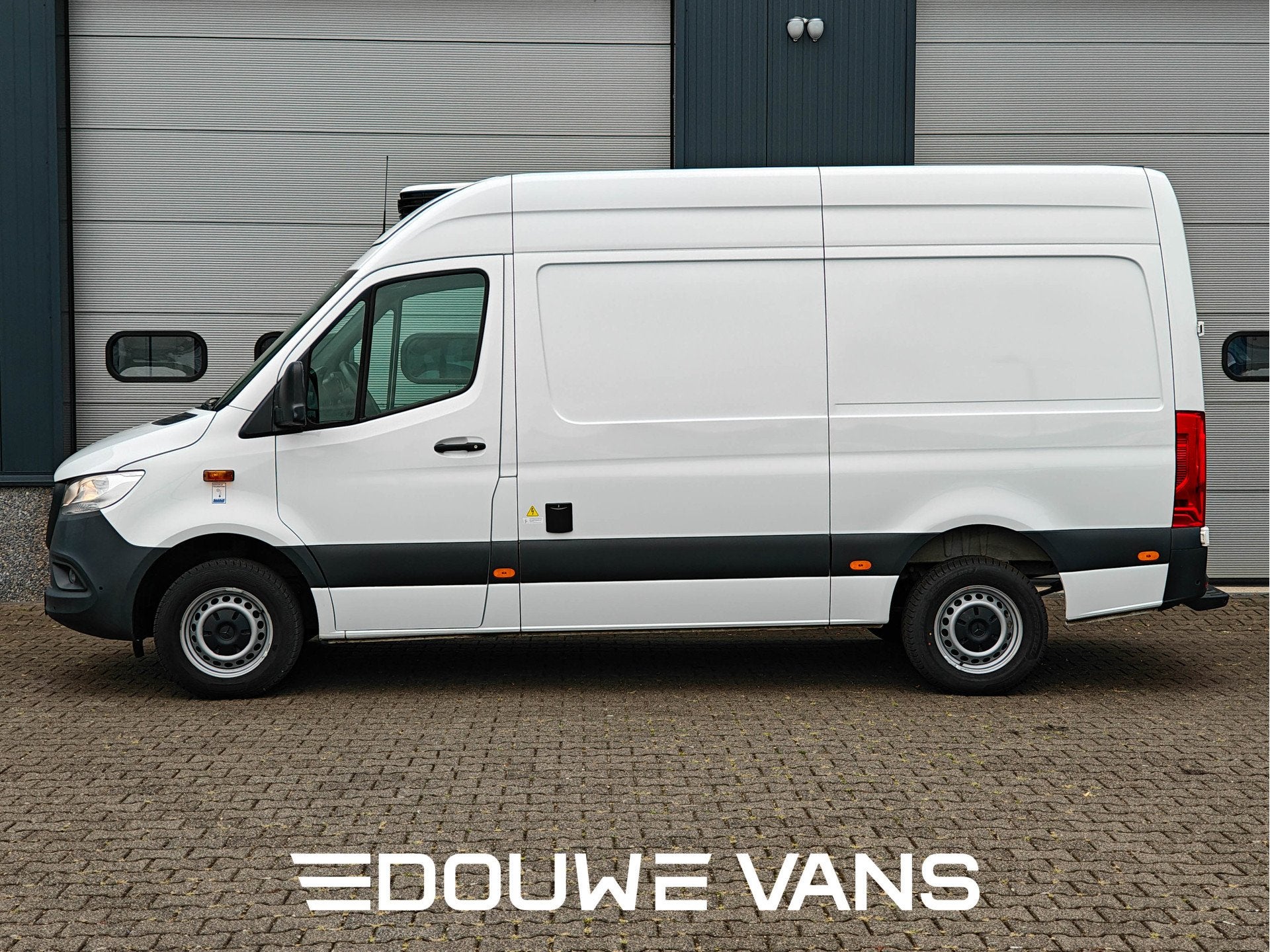 Mercedes-Benz Sprinter 317 L2H2 Automaat LED Koelwagen Carri, Auto's, Automaat, Gebruikt, Zwart, 4 cilinders