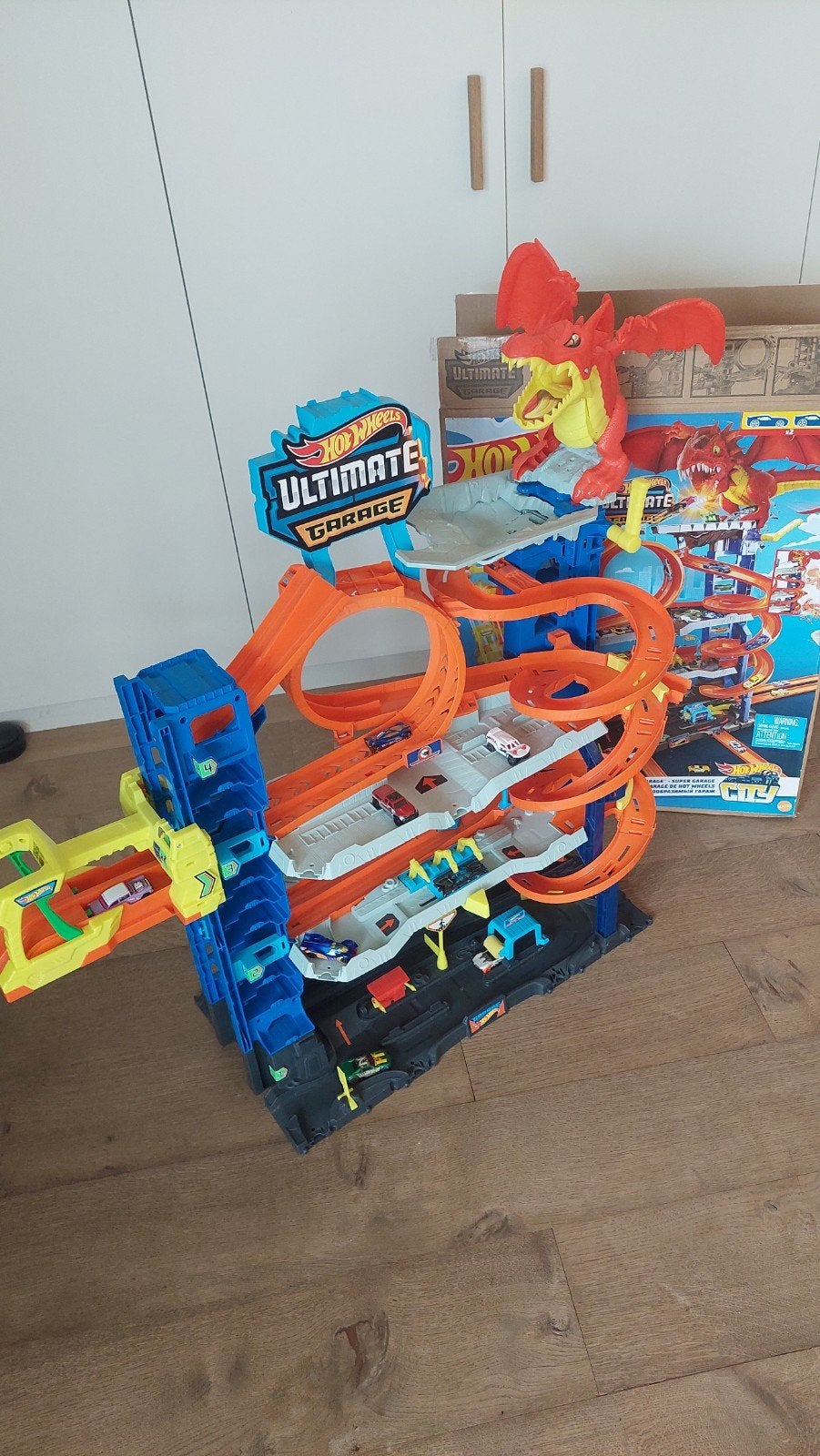 HOT WHEELS ULTIMATE DRAGON GARAGE (+ 8 hot wheels auto's), Enfants & Bébés, Comme neuf, Enlèvement, Circuit, Hot Wheels