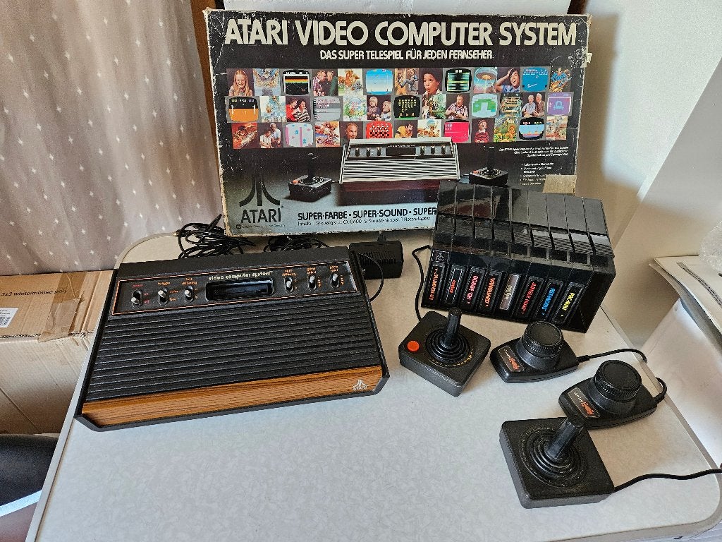 Atari 2600 « Light Sixer » (CX2600), Enlèvement ou Envoi, Avec 3 manettes ou plus, Utilisé, Avec jeux