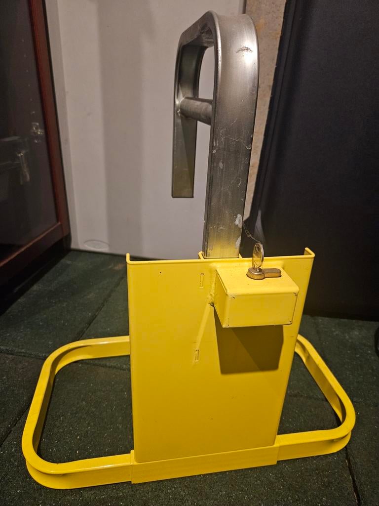 Wielklem in nieuwstaat, Auto diversen, Ophalen