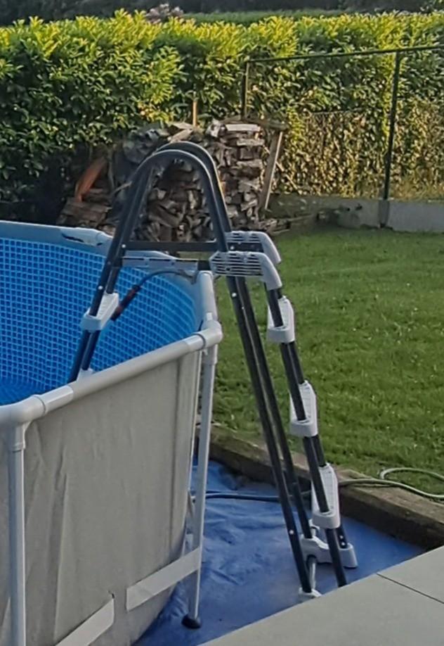 Trapladder voor zwembad (Intex), Ophalen, Zo goed als nieuw