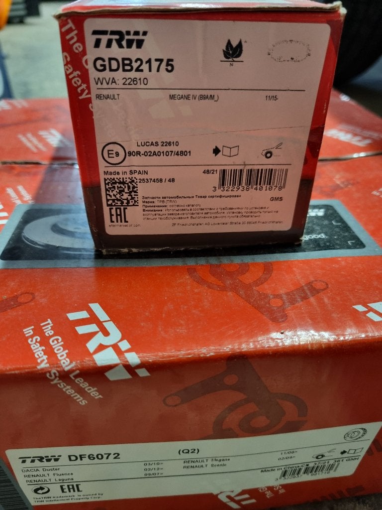 05529  Disques + Plaquettes TRW Megane 4 (DF6072 - GDB2175), Enlèvement, Neuf, Renault