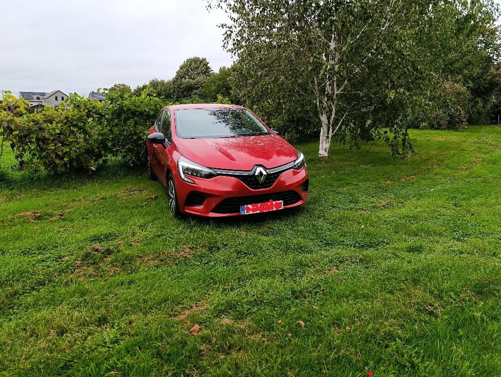 Très belle clio v 6500 kilomètres!!!!, Autos, Rouge, Achat, Euro 6, Système audio