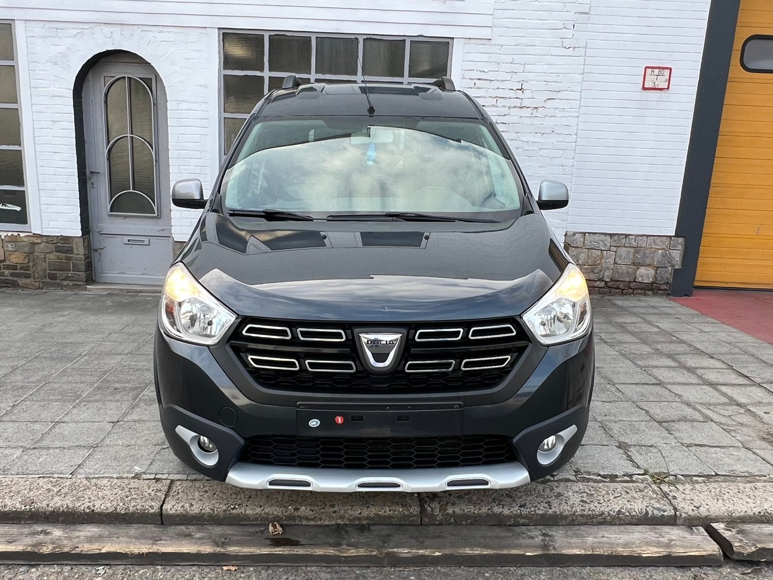 Daci Dokker 5 PLaces 2018année 1.2essence 85kw 0032478767323, Auto's, Voorwielaandrijving, Euro 6, 4 cilinders, Bedrijf