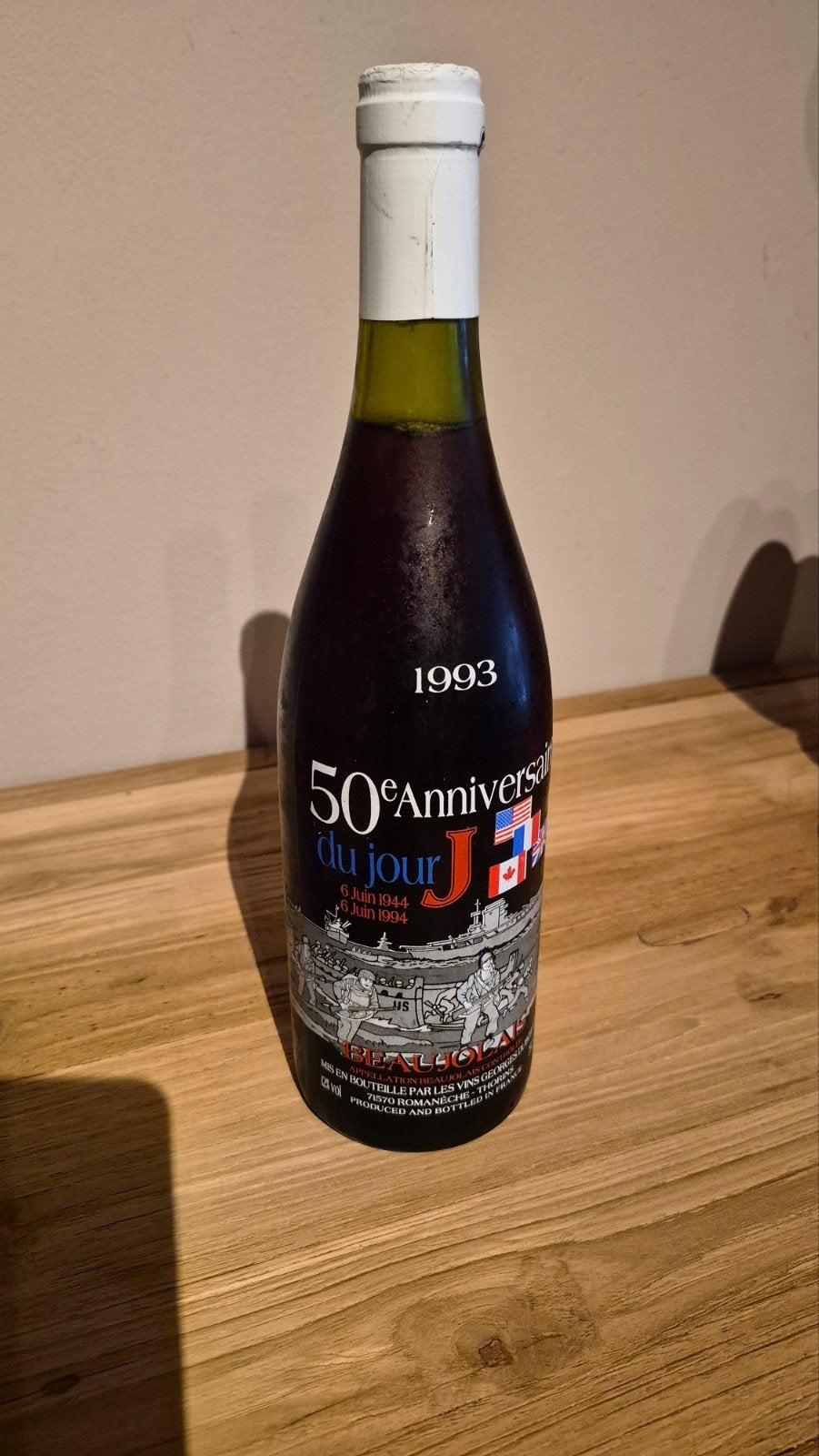 bouteille de vin beaujolais 1993, 50e anniversaire du Débarq, Collections, Enlèvement ou Envoi, Pleine, Vin rouge, France