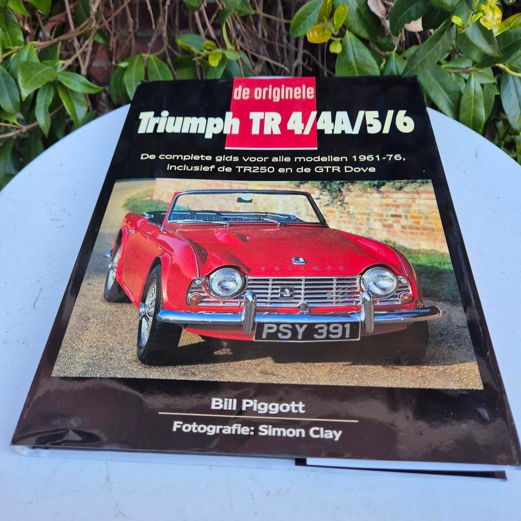 La Triumph TR4/4A/5/6" originale de B. Piggott, Elmar, Envoi