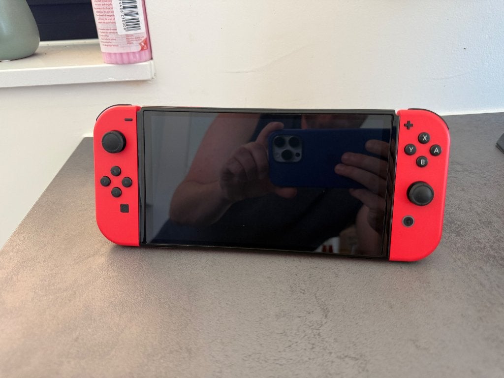 Nintendo switch oled, Met games, Met 2 controllers, Zo goed als nieuw, Switch OLED