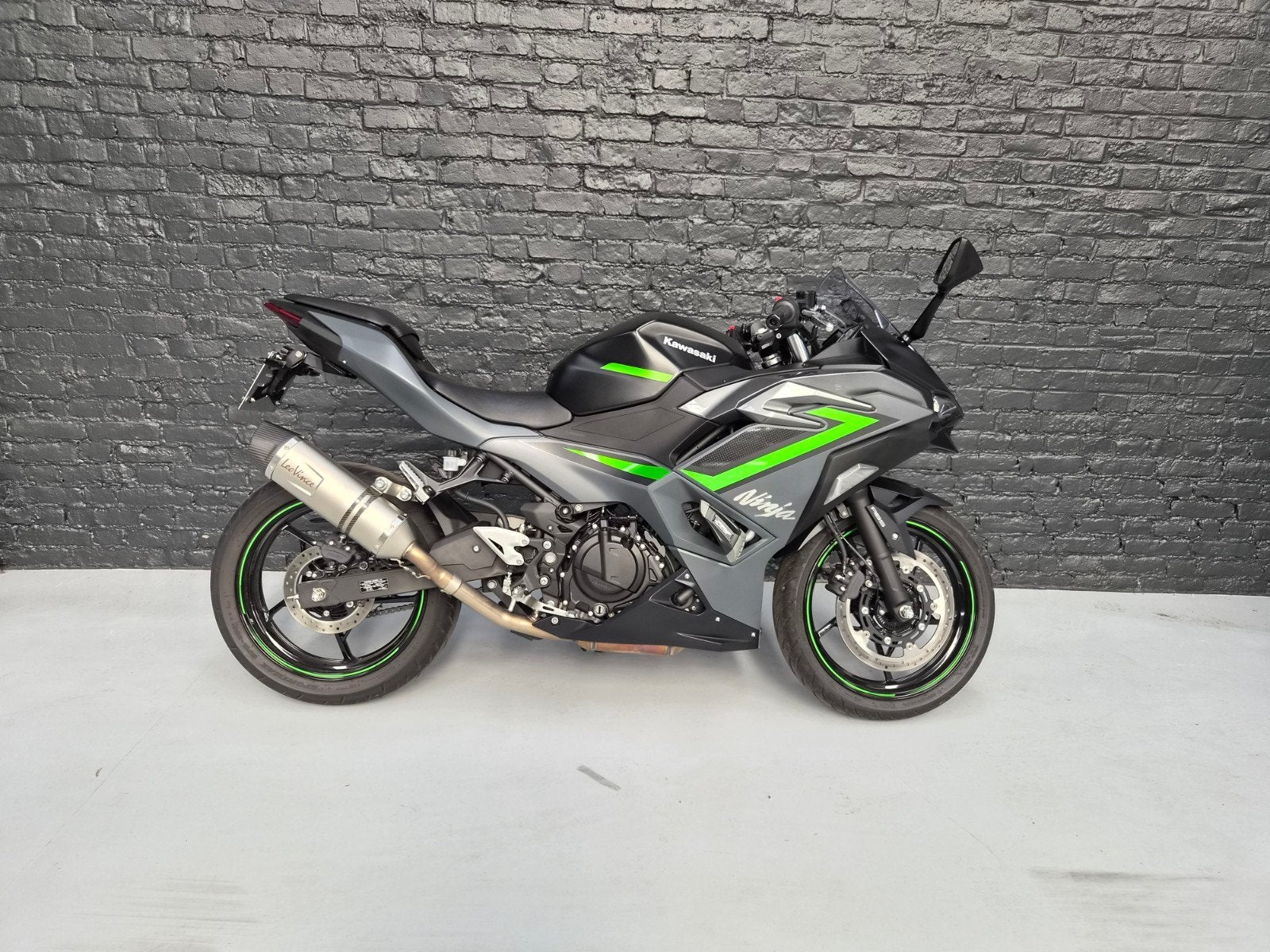 Kawasaki Ninja 500 SE - A2 - 2.300km - Leovince - nieuwstaat, Motoren, 2 cilinders, Occasion, ABS, Bedrijf