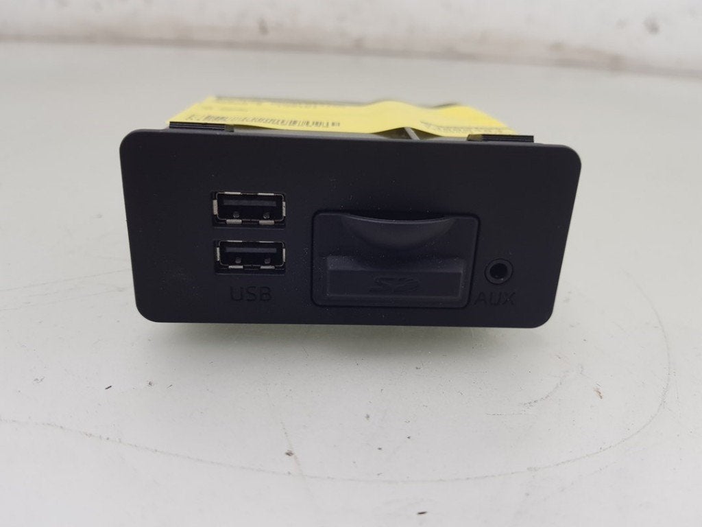PORT AUX/USB Mazda 3 (BM / BN) (01-2013/05-2019), Autos : Pièces & Accessoires, Hitdorfer Straße 73
51371  Leverkusen, DE, Mazda