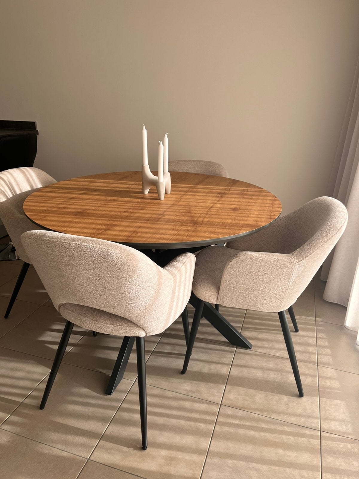Table à manger ronde extensible avec chaises peluche beiges, Maison & Meubles, Neuf, Quatre personnes, Rond, Scandinavisch
