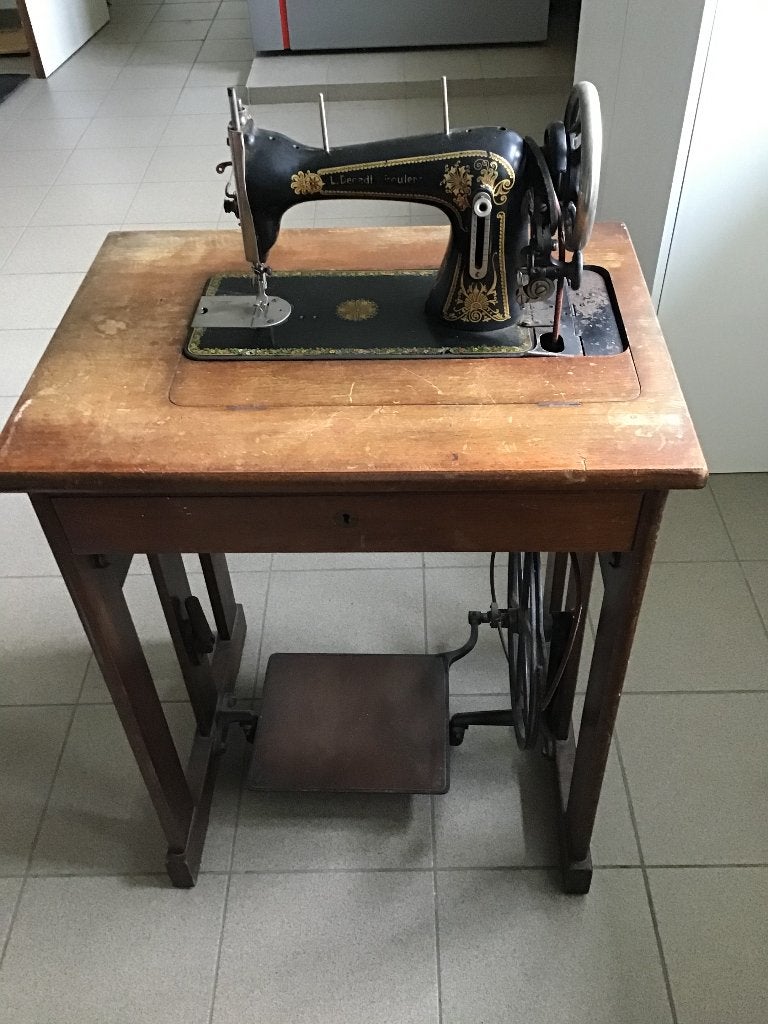 Ancienne machine à coudre +, Enlèvement
