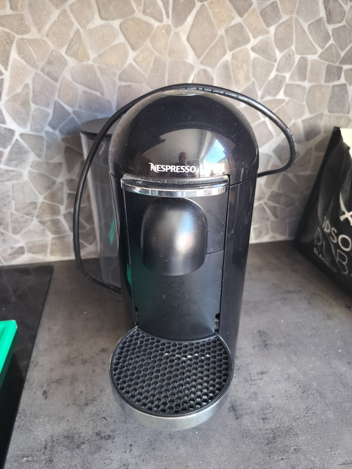 Nespresso vertuo met cups, Elektronische apparatuur, Thuistapinstallaties, Ophalen