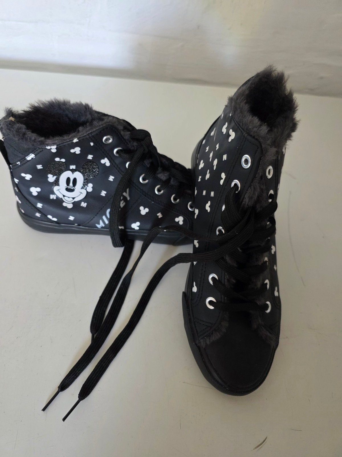 mickey sneakers, Kleding | Dames, Ophalen, Zwart, Zo goed als nieuw, Sneakers