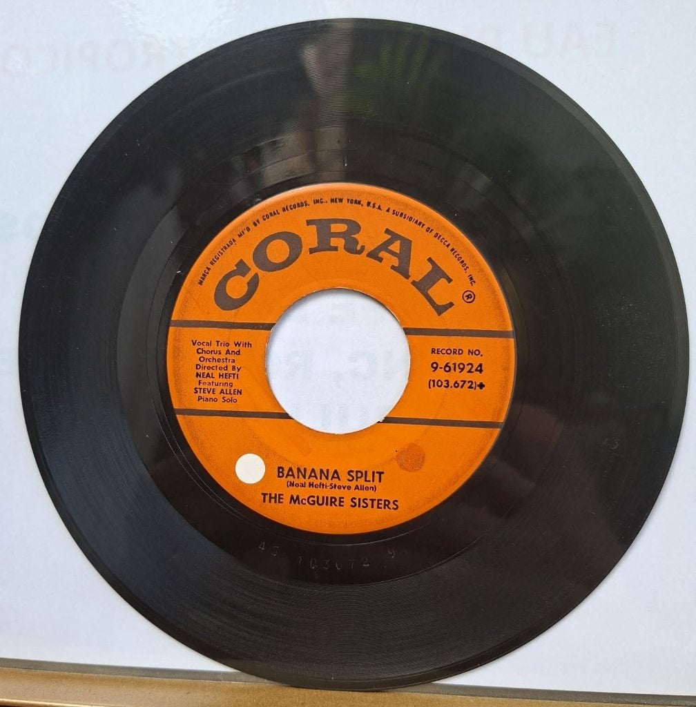 The McGuire Sisters – Banana Split - Sugartime, Pressage original, Enlèvement ou Envoi, 7 inch, Utilisé