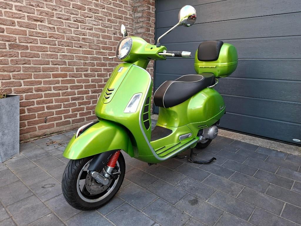 Vespa gts 300, 2018, lage km stand!, Motoren, Scooter, 300 cc, Particulier, 1 cilinder