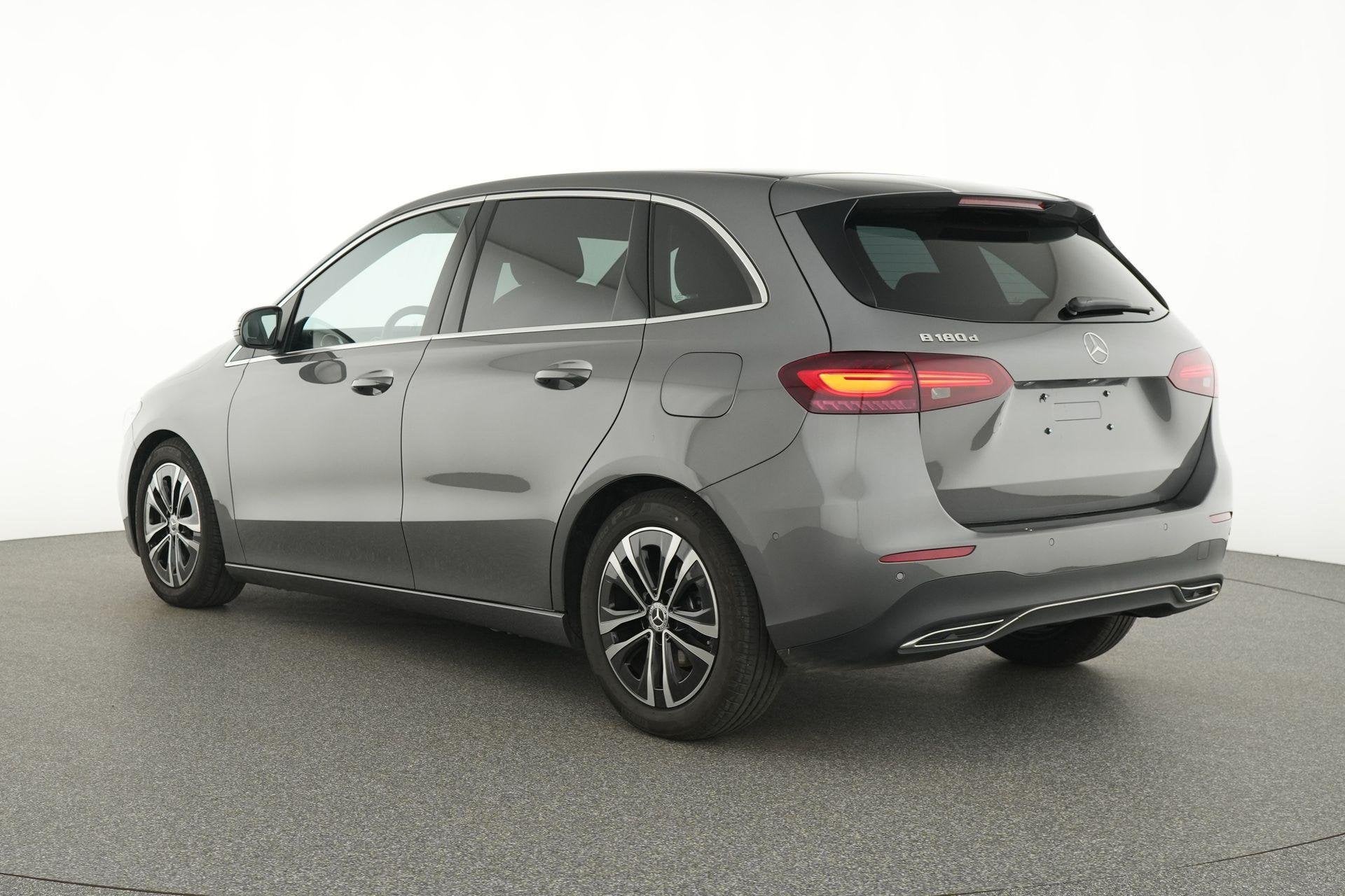Mercedes-Benz B-klasse 180 d Business Line | Verwarmde Zetel, Auto's, 745 kg, Gebruikt, Zwart, 4 cilinders